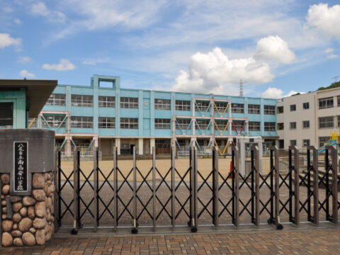 南高安小学校